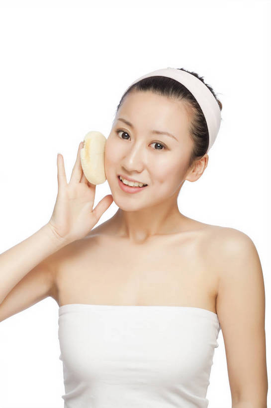 东方人,五官,眼睛,脸颊,手,头发,一个人,竖图,彩色,室内,白天,侧面,化妆,美容,满意,自由,中国,护肤,人物,图片,浪漫,美丽,涂抹,黑色,清洁,保养,享受,休闲,健康,放松,美女,保健,摄影,头像,生活方式,皮肤,优雅,毛发,盘头,养颜,年轻女性,女人,女性,亚洲人,中国人,年轻人,影棚拍摄,愉快,bj174