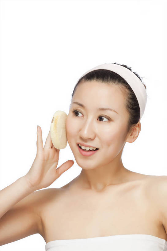 东方人,五官,眼睛,脸颊,手,头发,一个人,竖图,彩色,室内,白天,侧面,化妆,美容,满意,自由,中国,护肤,人物,图片,浪漫,美丽,涂抹,黑色,清洁,保养,享受,休闲,健康,放松,美女,保健,摄影,头像,生活方式,皮肤,优雅,毛发,盘头,养颜,年轻女性,女人,女性,亚洲人,中国人,年轻人,影棚拍摄,愉快,bj174