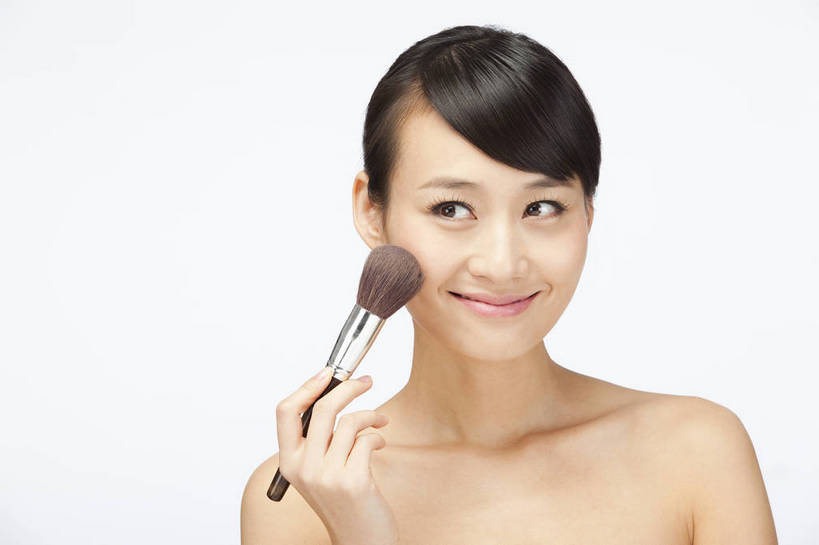 东方人,五官,眼睛,脸颊,手,头发,一个人,笑,横图,彩色,室内,白天,白色背景,正面,化妆,美容,性感,北京,中国,护肤,图片,美丽,年轻,涂抹,漂亮,现代,黑色,粉刷,清洁,保养,享受,休闲,健康,放松,活力,可爱,美女,保健,摄影,头像,生活方式,青春,皮肤,毛发,养颜,年轻女性,女人,女性,亚洲人,中国人,年轻人,影棚拍摄,愉快,bj174