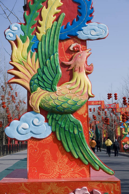 摄影师,竖图,彩色,室外,白天,北京,中国,春节,亚洲,行人,游人,节日,庆祝,装饰,民俗,塑像,冬季,庙会,文化,传统,东方,庆典,喜庆,晴天,纪念,文明,近景,中国文化,摄像师,地坛,bj174