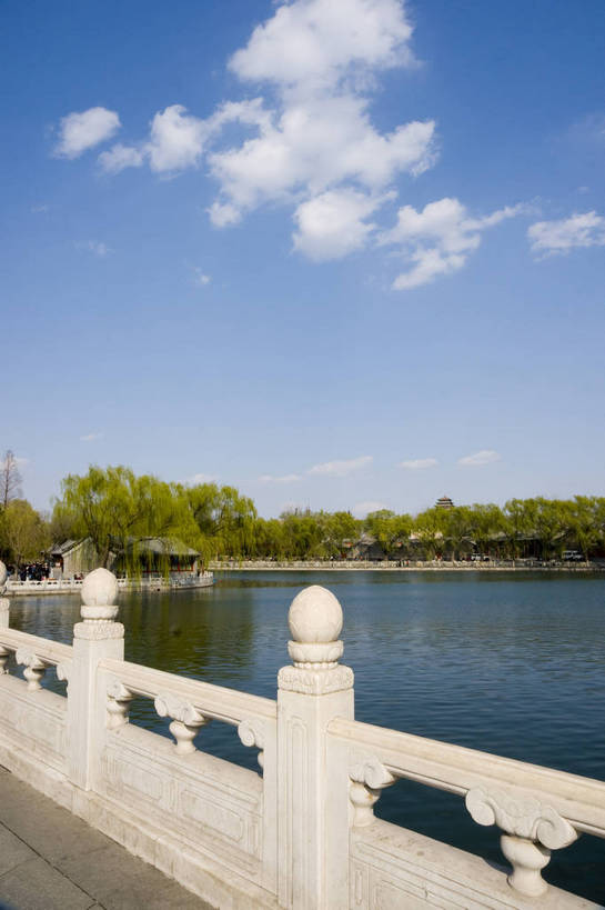 无人,摄影师,公园,竖图,彩色,室外,白天,旅游,湖泊,北海公园,北京,中国,亚洲,古老,壮观,桥,古迹,历史,文化,文物,东方,树木,名胜,白云,风景,蓝天,阳光,晴天,雄伟,文明,摄像师,北海,幽静,bj174