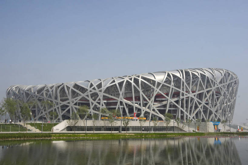 无人,摄影师,横图,彩色,室外,白天,旅游,城市,建筑,北京,中国,亚洲,壮观,结构,鸟巢,水面,体育场,东方,现代化,倒影,风景,蓝天,远景,安静,规划,雄伟,空旷,水域,摄像师,发展,国家体育场,奥运场馆,气势,独特,进步,发达,旅行,前卫,奥运会,bj174
