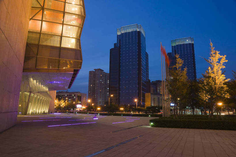 摄影师,高楼大厦,横图,室外,夜晚,旅游,办公楼,城市风光,城市,建筑,夜景,北京,中国,亚洲,旗杆,灯光,首都,东方,休闲,放松,风光,东亚,摄像师,中华人民共和国,东城区,北京市,京,北平,华北地区,旅行,东城,保利大厦,东四十条,bj174