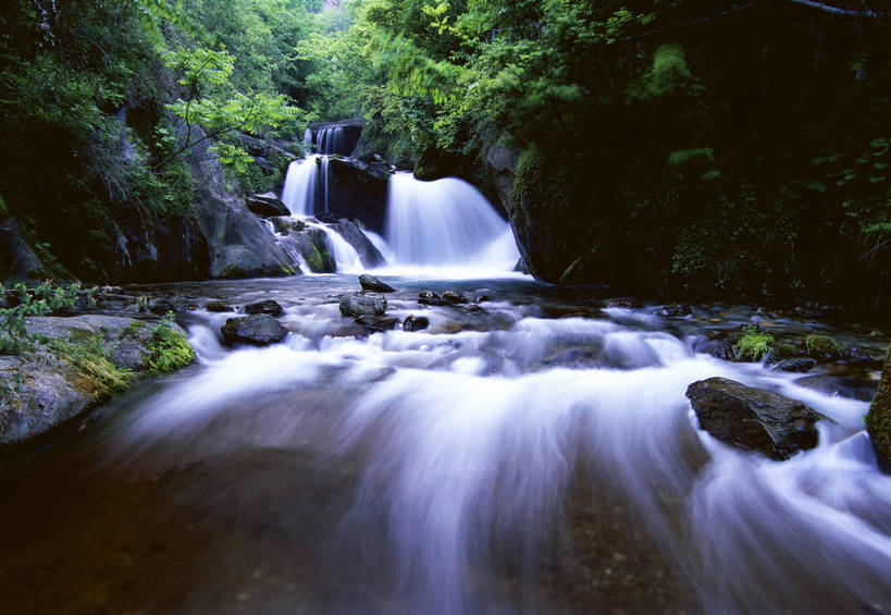 无人,横图,彩色,室外,特写,白天,旅游,度假,石头,美景,名胜古迹,瀑布,水,溪流,标志建筑,地标,建筑,中国,亚洲,飞溅,遗迹,溅,图片,液体,水滴,青苔,古迹,文物,娱乐,建设,古建筑,水珠,树木,风景,小溪,自然,享受,休闲,旅游胜地,放松,摄影,地理,风光,宁静,喷洒,自然风光,古文明,东亚,纯净,湖北,湖北省,神农架,中华人民共和国,华中地区,鄂,跌水,华中屋脊,神农架林区,神农架自然保护区,林区,bj174