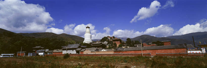 无人,寺庙,横图,彩色,室外,白天,旅游,度假,美景,名胜古迹,山,山脉,标志建筑,地标,建筑,五台山,中国,亚洲,遗迹,图片,景观,云,云朵,塔,云彩,古迹,文物,娱乐,建设,古建筑,白塔,白云,风景,蓝天,天空,自然,群山,享受,休闲,远景,旅游胜地,景色,放松,摄影,地理,古代建筑,风光,宁静,中国文化,自然风光,古文明,东亚,山西,山西省,中华人民共和国,华北地区,晋,忻州,忻州市,繁峙县,五台县,清凉山,传统文化,塔院寺,bj174