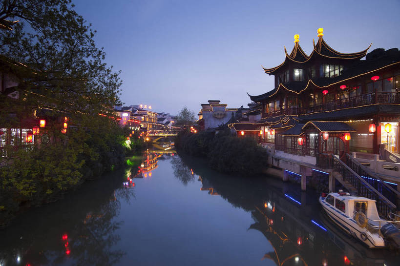 横图,彩色,室外,旅游,度假,名胜古迹,标志建筑,地标,建筑,夜景,南京,中国,遗迹,图片,建筑群,灯光,古典,古迹,文物,娱乐,建设,古建筑,江苏,古镇,天空,享受,休闲,旅游胜地,放松,摄影,水乡,秦淮河,文明,中国文化,古文明,灯火辉煌,古代文明,旅行,bj174