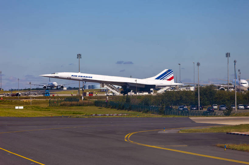 机场,横图,彩色,室外,白天,旅游,名胜古迹,城市风光,城市,飞机,建筑,法国,巴黎,游人,图片,交通,辉煌,现代建筑,戴高乐机场,天空,地标建筑,停机坪,旅游胜地,运输,摄影,经济,文明,发展,繁荣,协和飞机,旅行,bj174