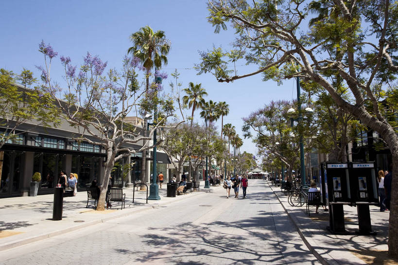 商店,横图,彩色,室外,白天,旅游,美景,城市风光,步行街,城市,道路,建筑,街道,路,公路,美国,游客,花坛,图片,景观,交通,辉煌,现代建筑,商业街,旅游胜地,景色,摄影,风光,北美,北美洲,文明,加利福尼亚,美洲,发展,加州,洛杉矶,加利福尼亚州,金州,黄金州,北亚美利加洲,亚美利加洲,圣塔莫尼卡,繁荣,天使之城,马路,旅行,美利坚合众国,bj174