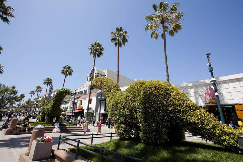 商店,横图,彩色,室外,白天,旅游,美景,城市风光,步行街,城市,道路,建筑,街道,路,公路,美国,游客,花坛,图片,景观,交通,辉煌,现代建筑,商业街,旅游胜地,景色,摄影,风光,北美,北美洲,文明,加利福尼亚,美洲,发展,加州,洛杉矶,加利福尼亚州,金州,黄金州,北亚美利加洲,亚美利加洲,圣塔莫尼卡,繁荣,天使之城,马路,旅行,美利坚合众国,bj174