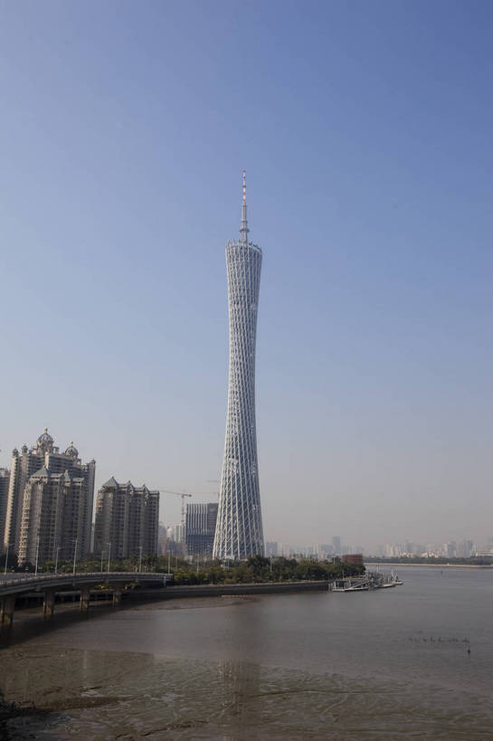 竖图,彩色,室外,白天,旅游,度假,名胜古迹,标志建筑,地标,建筑,广州,中国,遗迹,图片,建筑群,古迹,文物,娱乐,建设,现代,古建筑,现代建筑,地标建筑,享受,休闲,旅游胜地,摩天大厦,放松,摄影,文明,电视塔,古文明,珠江,繁荣,发达,江,旅行,bj174