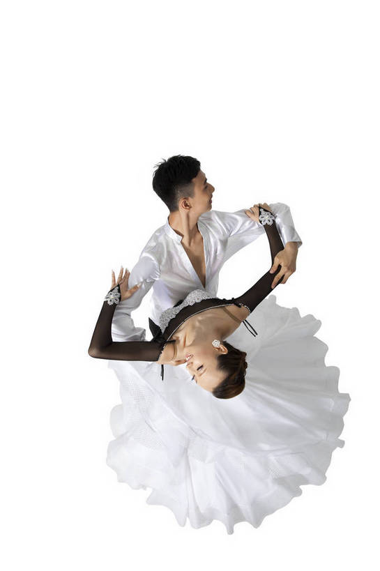东方人,两个人,竖图,俯视,彩色,室内,白天,抠图,白色背景,侧面,时尚,跳舞,热情,合作,北京,中国,图片,旋转,长裙,健康,活力,可爱,美女,平衡,自信,摄影,青春,优雅,双人舞,优美,国标舞,舞蹈服,弹性,乐观,技能,男人,男性,年轻男性,年轻女性,女人,女性,亚洲人,中国人,年轻人,舞蹈演员,搂抱,全身,影棚拍摄,礼服,愉快,舞蹈,bj174