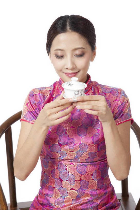 东方人,坐,竖图,彩色,室内,白天,抠图,白色背景,正面,民族服装,时尚,成功,椅子,北京,中国,仅一个人,旗袍,图片,古典,传统,成熟,可爱,美女,竖,自信,摄影,生活方式,青春,优雅,品茶,乐观,年轻女性,女人,女性,亚洲人,中国人,年轻人,半身,影棚拍摄,礼服,愉快,bj174