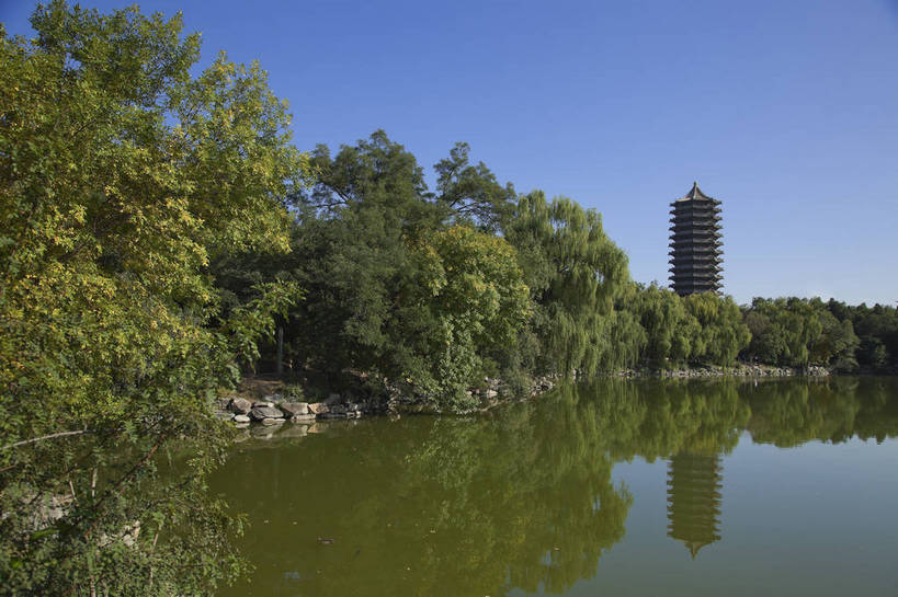 横图,彩色,室外,白天,旅游,湖,美景,树林,北京,中国,图片,湖畔,塔,校园,自然,旅游胜地,摄影,清新,海淀区,旅行,北京大学,未名湖,bj174