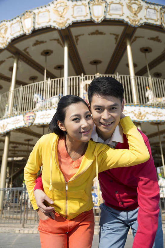 东方人,成年人,两个人,朋友,公园,游乐园,站,抱,微笑,竖图,彩色,照片,室外,白天,仰视,爱情,旅游,度假,游戏,快乐,幸福,游乐场,北京,中国,亚洲,图片,首都,浪漫,生活,玩,依靠,注视,黄种人,娱乐,娱乐设施,观察,看,靠,靠着,享受,休闲,假日,健康,温暖,温馨,旋转木马,恩爱,放松,积极,美女,亲密,帅哥,约会,恋人,摄影,游乐设施,生活方式,抱着,观看,靠近,活动,和睦,假期,察看,享乐,搂着,愉悦,发泄,关注,消遣,娱乐活动,智力,木马,亲近,玩乐,户外活动,顽皮,周末,东亚,嘉年华,中华人民共和国,北京市,京,北平,华北地区,宣泄,乐观,乐园,石景山区,主题公园,游艺设施,无忧无虑,甜蜜,男人,男性,年轻男性,年轻女性,女人,女性,亚洲人,中国人,年轻人,情侣,休闲活动,怀抱,搂,搂抱,玩耍,嬉戏,相抱,拥抱,站立,半身,低角度拍摄,爱,欢乐,开心,愉快,主题乐园,伴侣,融洽,石景山,挨,北京石景山游乐场,石景山路,石景山游乐园,八角游乐园,真实,bj174