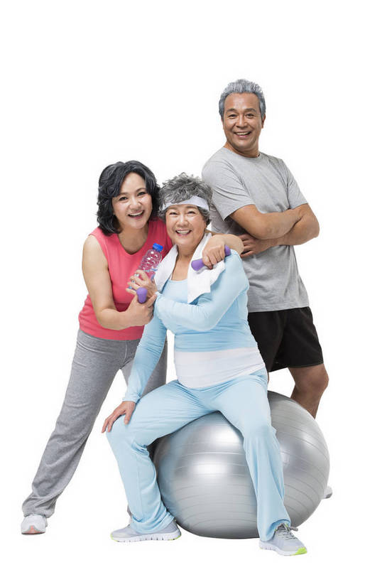 东方人,成年人,中年人,老年人,头发,三个人,人群,伙伴,朋友,站,坐,双手交叉,微笑,竖图,俯视,彩色,照片,白色背景,运动服,锻炼,快乐,幸福,运动,团队,水,北京,中国,亚洲,图片,液体,水滴,水瓶,年轻,生活,注视,黄种人,饮用水,白色,瓶子,瑜伽垫,毛巾,观察,看,休息,休闲,健康,健身球,放松,活力,精神,自信,抱胸,摄影,生活方式,搭肩,观看,瑜伽球,察看,退休,双手抱胸,享乐,轻松,愉悦,关注,东亚,乐观,老年男性,老年女性,男人,男性,女人,女性,亚洲人,中国人,搂抱,高角度拍摄,全身,影棚拍摄,健身,欢乐,开心,愉快,运动装,bj174