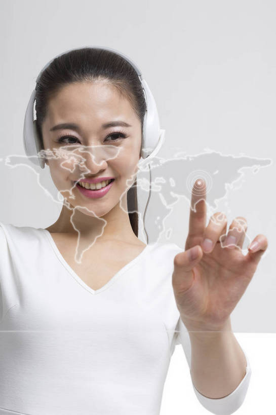 东方人,成年人,一个人,科学家,站,笑,竖图,彩色,室内,留白,抠图,白色背景,商务,时尚,快乐,通讯,自由,幸福,骄傲,信心,显示器,互联网,技术,数码,高科技,科技,北京,中国,亚洲,仅一个年轻女性,指,阴影,研究,透明,工作,科学,空间,网络,屏幕,图片,触摸屏,高光,几何,计算机图形,年轻,合成,图像,信息技术,指点,黄种人,数码合成,通讯设备,显示屏,现代,白色,耳机,耳麦,职业,健康,手指,放松,幻想,活力,美女,自信,联络,摄影,生活方式,技巧,对话,好奇,电脑合成图,数码合成图,创造力,科学技术,指向,科幻,未来,愉悦,工作装,合成图,影像,努力,手艺,专业,液晶显示器,虚拟,梦想,单人,输出设备,东亚,防尘服,视频电话,乐观,单独,技能,技艺,交流,年轻女性,女人,女性,亚洲人,中国人,年轻人,技术员,触摸,沟通,接触,通话,半身,欢乐,开心,愉快,妙技,全息图,本领,感知,bj174