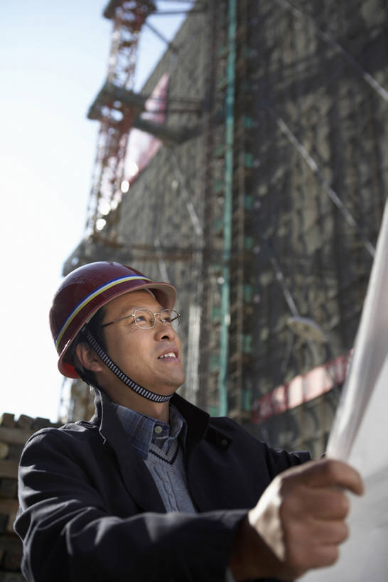 东方人,中年人,老年人,一个人,商务人士,建筑工人,建筑师,商务男性,笑,微笑,露齿笑,横图,竖图,室外,白天,留白,侧面,衬衫,商务,快乐,幸福,安全,成功,信心,计划,建筑业,技术,建筑,北京,中国,亚洲,表演,握,套装,工作,防护,脚手架,安全帽,建筑工地,职业,规划,读,握着,摄影,生长,技巧,保护,工程,享乐,都市风光,手艺,保险,商务装,蓝图,工薪阶层,东亚,发展,保全,周全,安稳,安定,贡献,技能,技艺,开端,平安,老年男性,男人,男性,亚洲人,中国人,白领,上班族,半身,彩图,衬衣,欢乐,妙技,本领,工业设计师,bj175