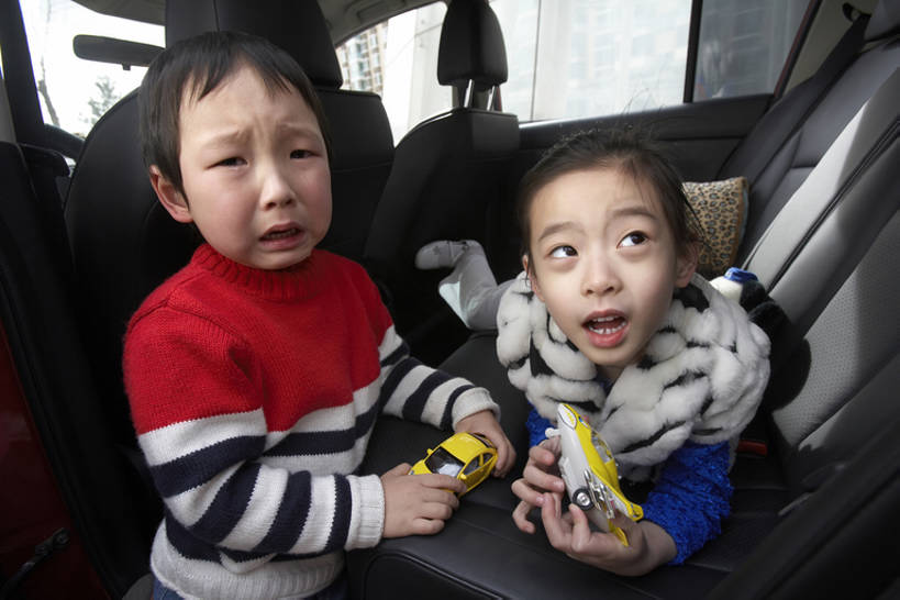 东方人,婴儿,儿童,两个人,家庭,兄弟,姐妹,站,哭,横图,室外,白天,正面,毛衣,游戏,纯洁,飞机,街道,汽车,玩具,北京,中国,亚洲,握,条纹,生气,冲突,郊区,交通,玩,娱乐,航空,外套,小孩,模型,交通工具,轿车,站着,休闲,温暖,温馨,一家人,可爱,童年,童趣,益智,握着,运输,摄影,活泼,活动,和睦,客机,早晨,皮草,都市风光,发泄,消遣,智力,载具,宝宝,童真,东亚,纯真,烂漫,无邪,悲哀,宣泄,伶俐,天真,玩具车,男孩,男人,男性,女孩,亚洲人,中国人,孩子,外衣,休闲活动,躺着,玩耍,嬉戏,站立,半身,彩图,旅行,融洽,男生,bj175