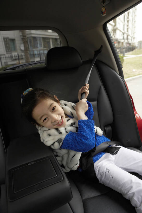 东方人,儿童,一个人,家庭,女儿,站,拉,笑,微笑,竖图,室外,白天,正面,幸福,纯洁,安全,街道,汽车,北京,中国,亚洲,仅一个女性,仅一个人,郊区,玩,注视,外套,刺激,小孩,安全带,轿车,观察,看,站着,仅一个小孩,温暖,温馨,一家人,个性,可爱,童年,童趣,运输,摄影,观看,扣,和睦,察看,享乐,愉悦,早晨,皮草,都市风光,关注,肖像,童真,东亚,烂漫,无邪,无忧无虑,天真,男孩,男人,男性,女孩,女人,女性,亚洲人,中国人,孩子,外衣,休闲活动,站立,坐着,彩图,旅行,融洽,男生,女生,bj175