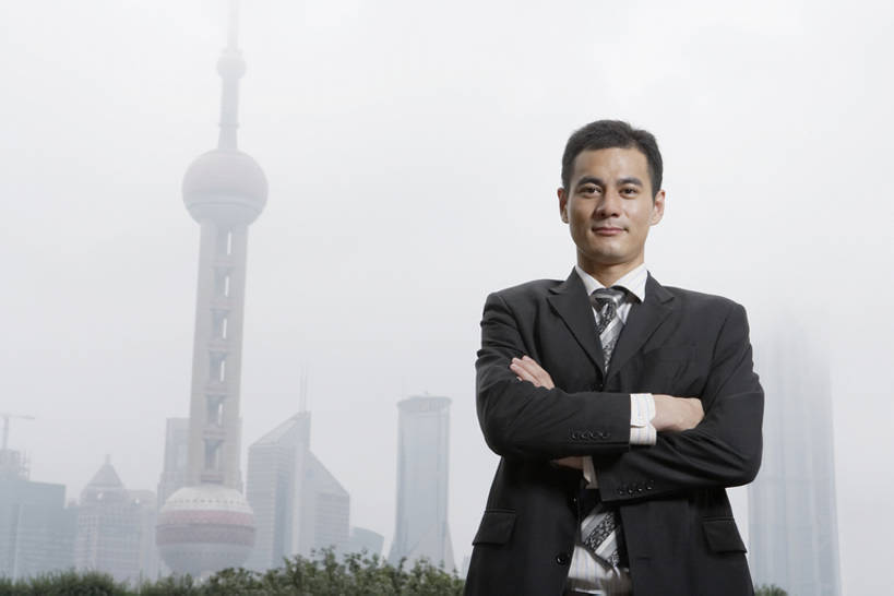 东方人,成年人,中年人,一个人,商务人士,商务男性,银行,停车场,双手交叉,横图,室外,白天,留白,正面,仰视,衬衫,西装,度假,商务,成功,信心,技术,美景,车库,城市风光,城市,街道,上海,中国,亚洲,仅一个男性,仅一个人,仅一个中年男性,套装,正装,标志,景观,人行道,塔,领带,注视,娱乐,现代,外滩,观察,看,站着,职业,享受,休闲,景色,放松,活力,运输,摄影,建造,观看,技巧,希望,污染,察看,双手抱胸,圆顶建筑,都市风光,关注,手艺,商务装,想象,工薪阶层,东亚,一套,技能,技艺,认真,男人,男性,亚洲人,中国人,白领,上班族,半身,彩图,低角度拍摄,衬衣,泊车场,高层建筑,妙技,东方明珠塔,本领,立体停车库,bj175