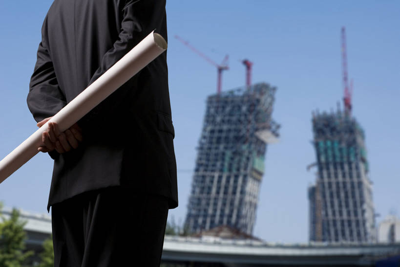 东方人,成年人,中年人,老年人,一个人,商务人士,工程师,建筑师,商务男性,横图,室外,侧面,仰视,衬衫,西装,商务,计划,城市,建筑,北京,中国,亚洲,仅一个男性,仅一个人,仅一个中年男性,握,套装,正装,蓝天,建筑工地,职业,规划,握着,摄影,生长,工程,商务装,蓝图,工薪阶层,东亚,发展,一套,策略,进展,老年男性,男人,男性,中年男性,亚洲人,中国人,白领,上班族,设计,彩图,低角度拍摄,衬衣,高层建筑,工业设计师,bj175