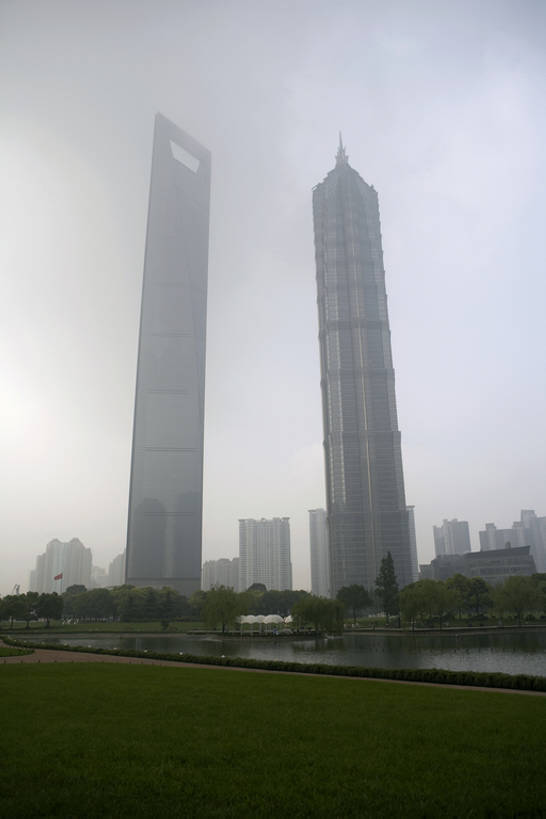 无人,竖图,室外,建筑,上海,中国,亚洲,云,建筑物,草,绿色,外滩,上海环球金融中心,东亚,经贸大厦,高层建筑,bj175