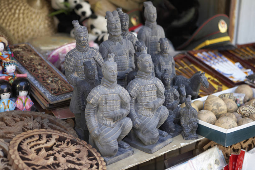 无人,学生,横图,室外,特写,侧面,消费,静物,兵马俑,亚洲,行人,游客,游人,瓷器,货摊,传统,路人,旅客,纪念品,工艺品,中国文化,手艺,东亚,美术工艺,过客,彩图,旅行,传统文化,股票行情,bj175