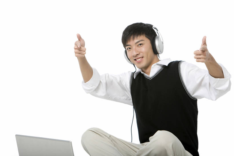 东方人,成年人,一个人,学生,坐,举,笑,微笑,露齿笑,横图,留白,抠图,白色背景,正面,毛衣,制服,快乐,幸福,智慧,信心,笔记本电脑,互联网,技术,北京,中国,亚洲,仅一个男性,仅一个人,敲打,突出,正装,教育,听,注视,称赞,表扬,输入,仅一个年轻男性,耳麦,打字,观察,看,手势,托,休闲,校服,活力,竖,摄影,观看,翘,高,点击,敲击,察看,指着,享乐,夸奖,优秀,关注,网上冲浪,东亚,好,妙,顺利,出色,超群,杰出,卓越,奇妙,无线电技术,聪明,按键,计算机,男人,男性,年轻男性,亚洲人,中国人,年轻人,大拇指,大学生,休闲活动,举起,举手,举着,向上举,向上伸,向上托,坐着,彩图,影棚拍摄,欢乐,打手势,成人教育,bj175