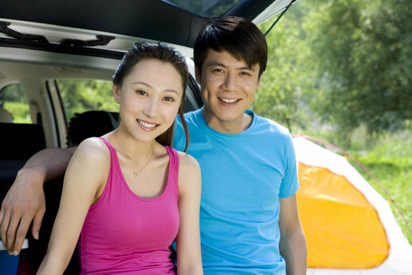 东方人,两个人,夫妻,笑,微笑,露齿笑,横图,室外,白天,正面,爱情,旅游,度假,游戏,快乐,幸福,旅途,美景,森林,汽车,北京,中国,亚洲,帐篷,景观,浪漫,玩,注视,休闲装,娱乐,草,树,绿色,自然,后备箱,夏天,观察,看,享受,休闲,健康,景色,恩爱,放松,搭,运输,恋人,摄影,观看,活动,察看,搭着,发泄,关注,消遣,智力,自然风光,肖像,露营,东亚,陪同,宣泄,陪伴,异性恋,无忧无虑,冒险,男人,男性,年轻男性,年轻女性,女人,女性,亚洲人,中国人,年轻人,夫妇,情侣,休闲活动,玩耍,嬉戏,半身,彩图,旅行,伴侣,伴随,bj175