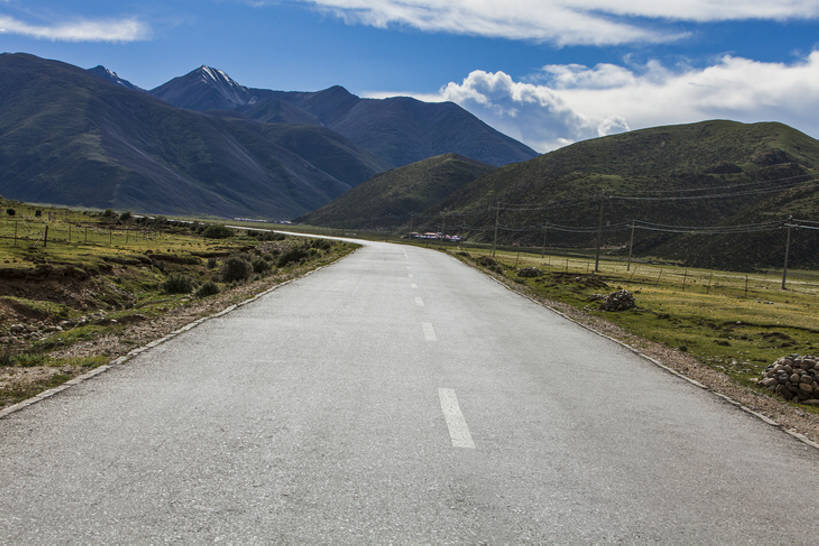 无人,横图,室外,白天,留白,背景,旅游,度假,美景,山,山脉,道路,高速公路,路,公路,中国,亚洲,曲折,弯曲,地平线,地形,景观,路边,山顶,辽阔,分界线,地面,交通,方向,娱乐,西藏,风景,自然,享受,休闲,广阔,景色,放松,运输,摄影,蜿蜒,宁静,一望无际,迅速,山脊,大道,自然风光,延伸,东亚,西藏自治区,地貌,天地相交,无边无际,一马平川,罕见,荒僻,偏僻,偏远,遥远,自然地理,冷僻,马路,彩图,汽车广告背景图,bj175