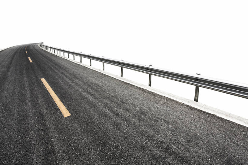 无人,栏杆,横图,留白,抠图,背景,白色背景,道路,高速公路,路,公路,曲折,弯曲,材料,路边,分界线,交通,运输,摄影,蜿蜒,大道,罕见,荒僻,偏僻,偏远,遥远,冷僻,马路,彩图,没影点,汽车广告背景图,bj175