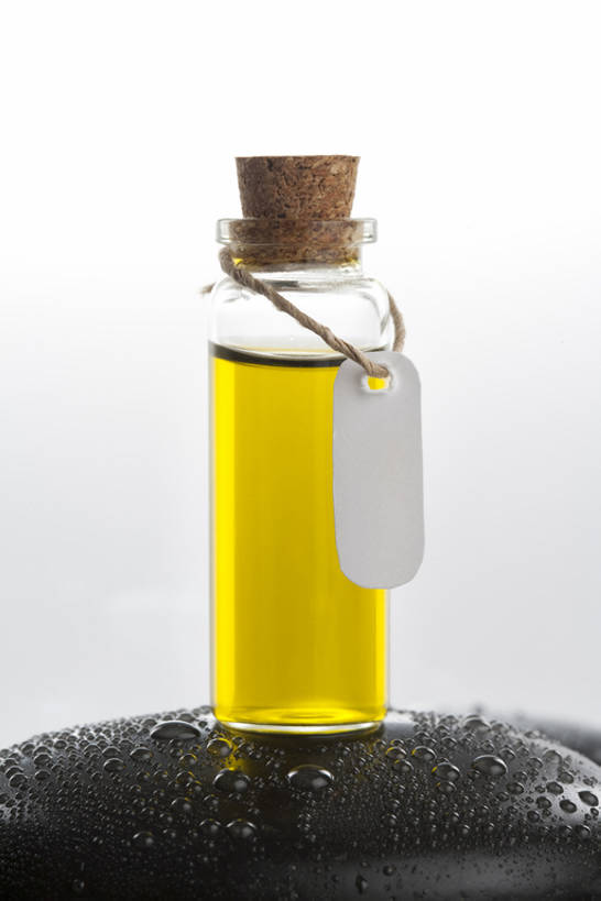 无人,美容院,竖图,特写,留白,白色背景,按摩,化妆,美容,美景,静物,玻璃,护肤,透明,标签,景观,水滴,自然,精油,瓶子,香薰,保养,享受,休闲,健康,鹅卵石,景色,放松,SPA水疗,保健,芳香疗法,温泉浴场,摄影,影棚,医疗,简单,化妆用品,自然风光,摄影棚,华贵,舒心,舒缓,香薰精油,纯净,养颜,替代疗法,减压,香薰疗法,植物精油,芳香植物,芳香油,挥发油,香精油,矿泉疗养地,彩图,影棚拍摄,水疗,拍摄,SPA美容,bj175