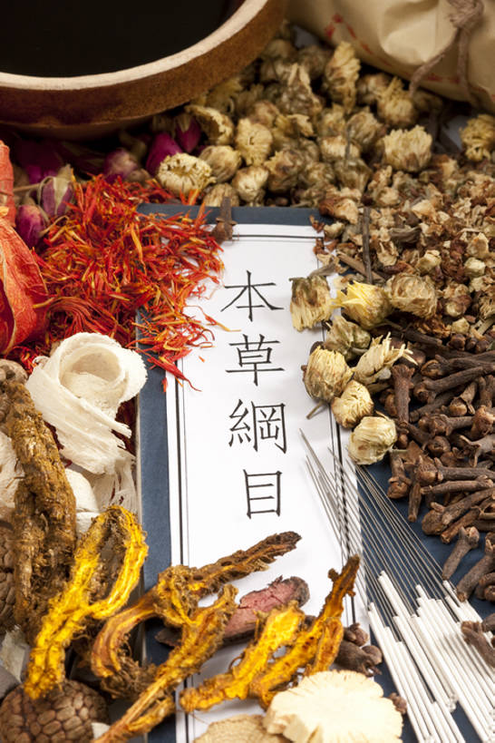 无人,医生,竖图,特写,化妆,美容,技术,静物,北京,中国,亚洲,许多,护肤,药,准备,堆叠,丰富,检查,干燥,包裹,材料,瓷器,文字,纸,草药,药草,陶瓷制品,很多,古典,历史,针,传统,古代,医疗用品,碗,红花,医护人员,医疗人员,保养,享受,休闲,健康,汉字,放松,保健,摄影,药房,有机食品,多样,技巧,堆,体检,医疗,准确,草本,中国文化,手艺,医疗器械,针灸,研磨器,选择,干的,营养品,中医,东亚,养颜,针灸针,古远,技能,技艺,针灸师,甘菊花,黄连,丁香,大夫,书,彩图,全画面,全框架,全帧,影棚拍摄,妙技,SPA美容,木通,全画幅,传统文化,本领,汉医,成分,草果,体格检查,bj175