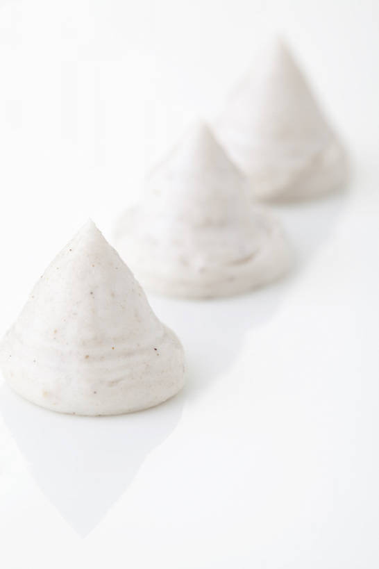 无人,竖图,特写,按摩,化妆,美容,静物,北京,中国,亚洲,一排,护肤,堆叠,形状,整齐,材料,润肤露,排列,三个,白色,自然,保养,享受,休闲,健康,面膜,放松,SPA水疗,保健,温泉浴场,摄影,有机食品,混合,泥,简单,化妆用品,草本,队列,清新,华贵,东亚,养颜,替代疗法,美化,矿泉疗养地,彩图,影棚拍摄,水疗,SPA美容,成分,bj175