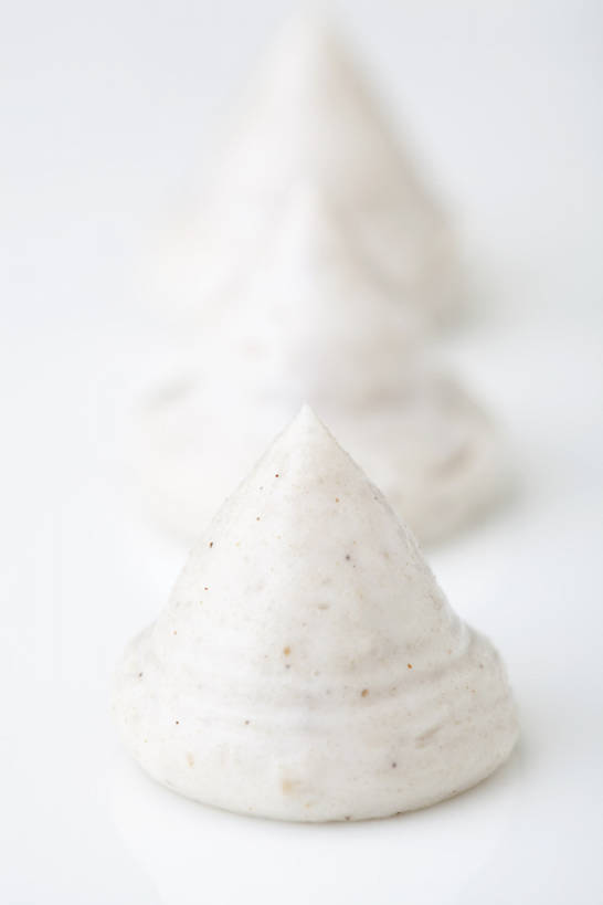 无人,竖图,特写,按摩,化妆,美容,静物,北京,中国,亚洲,一排,护肤,堆叠,形状,整齐,材料,润肤露,排列,三个,白色,自然,保养,享受,休闲,健康,面膜,放松,SPA水疗,保健,温泉浴场,摄影,有机食品,混合,泥,简单,化妆用品,草本,队列,清新,华贵,东亚,养颜,替代疗法,美化,矿泉疗养地,彩图,影棚拍摄,水疗,SPA美容,成分,bj175