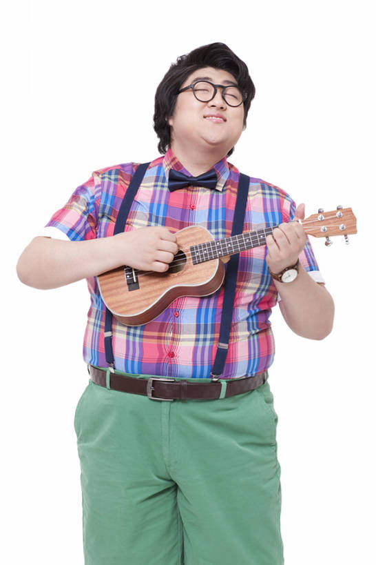 东方人,成年人,肥胖,一个人,笑,微笑,露齿笑,竖图,留白,白色背景,正面,时尚,快乐,幸福,北京,中国,亚洲,仅一个男性,仅一个人,小的,方格,格子,领结,眼镜,吉他,弦乐器,音乐,弹奏,拿着,休闲装,仅一个年轻男性,休闲,活力,乐趣,摄影,影棚,生活方式,背带,幽默,享乐,摄影棚,反差,东亚,男人,男性,年轻男性,亚洲人,中国人,年轻人,休闲活动,闭着眼睛,彩图,影棚拍摄,欢乐,拍摄,bj175