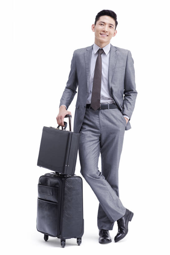 东方人,成年人,一个人,商务人士,商务男性,站,笑,微笑,露齿笑,竖图,留白,白色背景,正面,衬衫,商务,快乐,幸福,信心,手提箱,北京,中国,亚洲,仅一个男性,仅一个人,行人,游客,游人,套装,正装,拉杆箱,旅行箱,领带,拿着,注视,路人,旅客,仅一个年轻男性,行李,行李箱,箱子,观察,看,职业,放松,摄影,影棚,生活方式,观看,出差,察看,关注,摄影棚,商务装,手插袋,工薪阶层,东亚,过客,无忧无虑,男人,男性,年轻男性,亚洲人,中国人,年轻人,白领,上班族,插兜,手插兜,彩图,全身,影棚拍摄,衬衣,旅行,拍摄,办公室职员,手抄兜,商务旅行,bj175