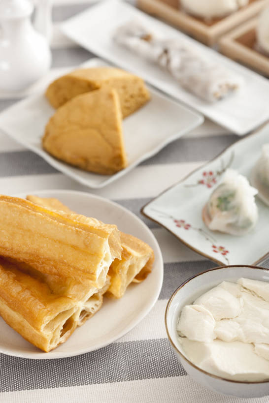 点心,豆腐,无人,竖图,烹饪,中餐,早餐,桌子,静物,北京,中国,亚洲,准备,堆叠,丰富,面粉,油炸,料理,美味,食品,饮品,传统,小吃,菜肴,美食,饮食,食物,饮料,碗,快餐,中式,虾饺,诱惑,摄影,佳肴,多样,中华料理,膳食,可口,清新,中国文化,肠粉,选择,东亚,东亚文化,健康食物,豆腐脑,适口,广东菜,粤菜,彩图,蒸肠粉,传统文化,马拉糕,bj175