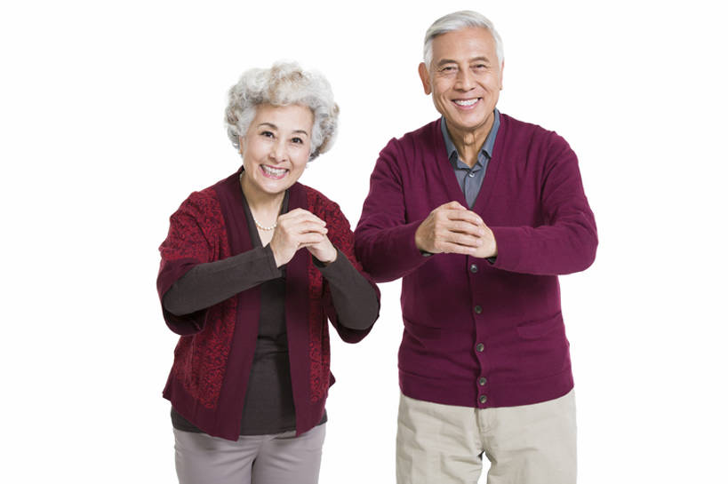 东方人,成年人,老年人,两个人,丈夫,妻子,笑,微笑,露齿笑,横图,白色背景,正面,快乐,兴奋,幸福,北京,中国,春节,亚洲,风俗,节日,庆祝,并排,祝福,注视,休闲装,传统,刺激,观察,看,站着,精神,亲密,摄影,观看,希望,察看,退休,仪式,关注,中国文化,问候,典礼,东亚,作揖,陪同,元旦,制度,陪伴,老年男性,老年女性,男人,男性,女人,女性,亚洲人,中国人,情侣,彩图,影棚拍摄,拜年,传统文化,人老心不老,传统节日,伴随,bj175