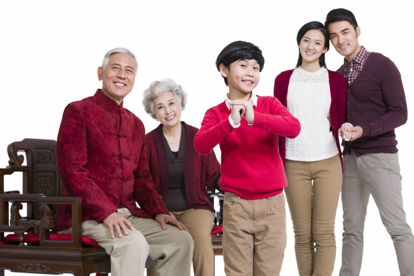 东方人,儿童,成年人,老年人,家庭,父母,母亲,父亲,儿子,祖父母,祖母,祖父,站,笑,微笑,露齿笑,横图,白色背景,正面,快乐,兴奋,幸福,纯洁,家具,椅子,北京,中国,春节,亚洲,五个人,风俗,节日,庆祝,祝福,注视,休闲装,传统,刺激,小孩,观察,看,站着,温暖,温馨,一家人,放松,精神,可爱,亲密,童年,童趣,财富,摄影,观看,红木,和睦,察看,退休,扶手椅,仪式,关注,中国文化,华贵,问候,肖像,典礼,童真,红木家具,东亚,烂漫,无邪,作揖,陪同,元旦,制度,陪伴,无忧无虑,天真,老年男性,老年女性,男孩,男人,男性,年轻男性,年轻女性,女人,女性,亚洲人,中国人,孩子,年轻人,全家福,孙子,手牵手,站立,坐着,彩图,影棚拍摄,拜年,唐装,融洽,男生,传统文化,明式家具,传统节日,伴随,bj175