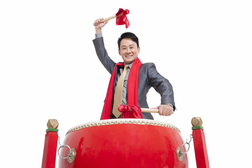 表演,套装,正装,节日,欢呼,庆祝,装饰,鼓,乐器,领带,祝福,敲,注视