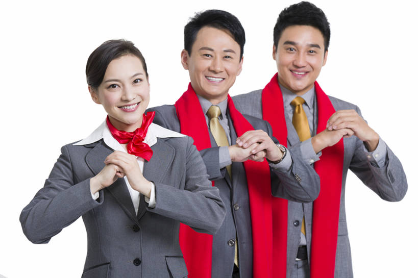 东方人,成年人,中年人,三个人,同事,商务人士,商务男性,商务女性,笑,微笑,露齿笑,横图,留白,抠图,白色背景,正面,衬衫,西装,商务,快乐,满意,兴奋,幸福,运气,骄傲,成功,合作,团队,集体,信心,技术,北京,中国,春节,亚洲,套装,正装,风俗,节日,庆祝,装饰,丝巾,领带,注视,传统,队伍,刺激,红色,围巾,观察,看,手势,站着,职业,温暖,活力,精神,亲密,财富,摄影,围脖,观看,技巧,保暖,礼节,华丽,点缀,察看,领导,享乐,仪式,御寒,成就,关注,中国文化,问候,肖像,手艺,商务装,典礼,合伙,领袖,工薪阶层,东亚,作揖,陪同,一套,衬托,美观,雅致,雅观,元旦,制度,技能,技艺,陪伴,男人,男性,年轻女性,女人,女性,中年男性,亚洲人,中国人,白领,上班族,半身,彩图,影棚拍摄,衬衣,欢乐,拜年,妙技,办公室职员,打手势,传统文化,本领,传统节日,伴随,bj175