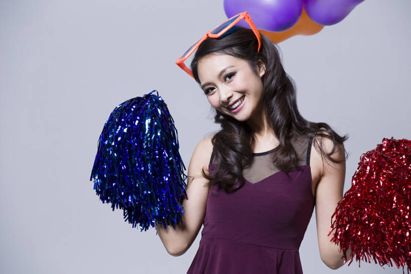 东方人,成年人,一个人,笑,微笑,露齿笑,横图,正面,裙子,聚会,奢侈,时尚,快乐,兴奋,幸福,北京,中国,狂欢节,亚洲,仅一个年轻女性,仅一个女性,仅一个人,握,灰色背景,欢呼,庆祝,鲜艳,眼镜,豪华,注视,晚会,刺激,气球,太阳镜,观察,看,站着,休闲,个性,活力,夸张,乐趣,握着,摄影,巨大,庞大,生活方式,道具,观看,幽默,华丽,察看,酷,享乐,关注,肖像,东亚,富丽,华美,宏大,硕大,伟大,无忧无虑,年轻女性,女人,女性,亚洲人,中国人,年轻人,休闲活动,半身,彩图,影棚拍摄,装扮,欢乐,华侈,奢华,态度,bj175