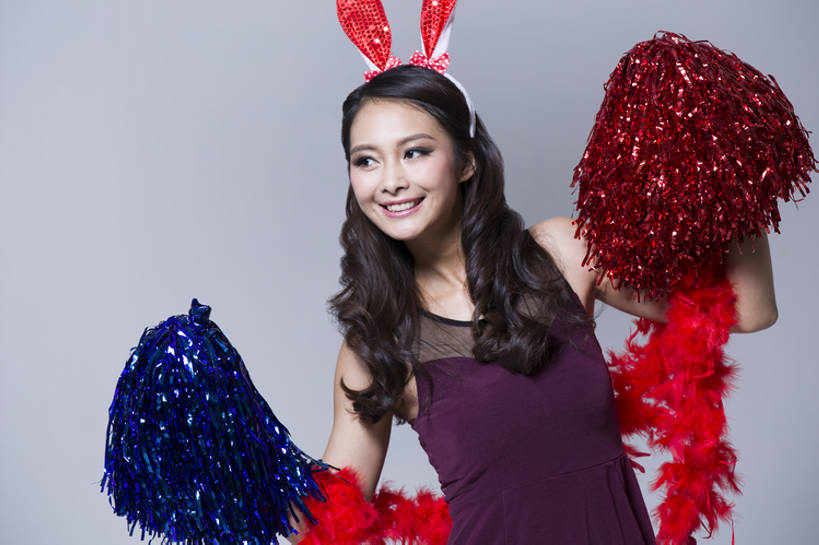 东方人,成年人,一个人,笑,微笑,露齿笑,横图,彩色,正面,裙子,聚会,奢侈,时尚,快乐,兴奋,幸福,北京,中国,狂欢节,亚洲,仅一个年轻女性,仅一个女性,仅一个人,握,灰色背景,欢呼,庆祝,鲜艳,豪华,晚会,刺激,发饰,气球,站着,休闲,个性,活力,乐趣,握着,摄影,生活方式,道具,五颜六色,幽默,华丽,色彩斑斓,酷,享乐,肖像,五彩缤纷,东亚,五彩斑斓,富丽,华美,五光十色,无忧无虑,年轻女性,女人,女性,亚洲人,中国人,年轻人,休闲活动,半身,彩图,影棚拍摄,装扮,欢乐,华侈,奢华,态度,bj175