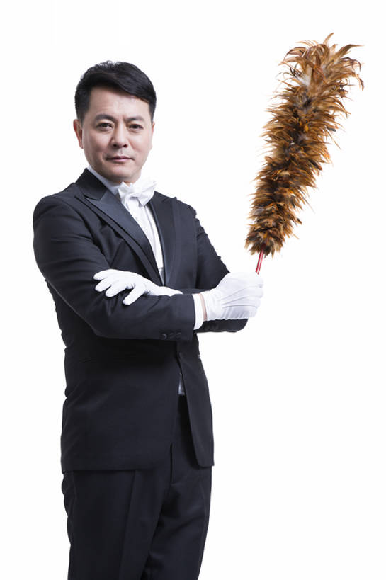 东方人,成年人,中年人,老年人,一个人,服务员,管家,双手交叉,微笑,竖图,留白,抠图,白色背景,正面,西装,家务,快乐,幸福,骄傲,信心,北京,中国,亚洲,仅一个男性,仅一个人,仅一个中年男性,握,套装,服装,正装,工具,领结,注视,手套,观察,看,清洁,站着,服务,握着,摄影,打扫,观看,严肃,察看,卫生,双手抱胸,享乐,神圣,关注,肖像,保洁,掸子,东亚,欧洲文化,燕尾服,一套,仆人,认真,老年男性,男人,男性,中年男性,亚洲人,中国人,服务生,侍者,清洗,彩图,影棚拍摄,礼服,欢乐,传统文化,男仆,例行公事,家务劳动,bj175