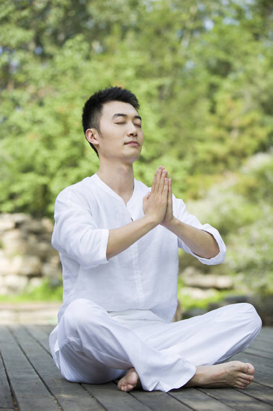 东方人,成年人,一个人,公园,坐,握手,盘腿,竖图,室外,白天,正面,锻炼,快乐,自由,幸福,北京,中国,亚洲,仅一个男性,仅一个人,休闲装,光脚,树,仅一个年轻男性,自然,休闲,健康,思考,赤脚,禅,放松,活力,平衡,想,沉思,瑜珈,摄影,生活方式,宁静,协调,动作,控制,专心,优美,享乐,清新,弹性,东亚,柔和,灵性,普拉提训练法,无忧无虑,男人,男性,年轻男性,亚洲人,中国人,年轻人,休闲活动,闭着眼睛,搀手,拉手,盘腿而坐,盘膝,盘着腿的,盘着腿坐,手拉手,手握手,双腿交叉,坐着,彩图,全身,欢乐,和蔼,bj175