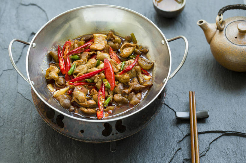 无人,横图,特写,吃饭,晚餐,午餐,茶,筷子,静物,餐具,北京,中国,亚洲,丰富,炒,肉,熟食,香料,美味,食品,饮品,传统,干锅,剁椒,饮食,餐饮,食物,饮料,茶壶,中国菜,摄影,中国茶,筷子架,膳食,可口,清新,中国文化,肉制品,东亚,主菜,适口,四川菜,茶杯,红辣椒,彩图,高角度拍摄,传统文化,干锅肥肠,bj175