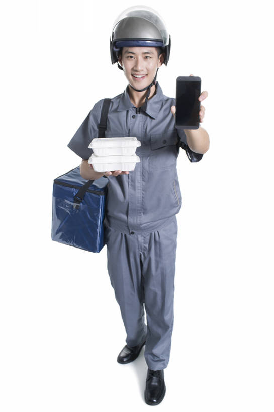 东方人,成年人,一个人,服务员,笑,微笑,露齿笑,竖图,留白,抠图,白色背景,正面,制服,晚餐,午餐,快乐,幸福,热情,信心,技术,手机,北京,中国,亚洲,仅一个男性,仅一个人,握,工作,包装,饭盒,屏幕,头盔,食品,触摸屏,饮品,注视,饮食,餐饮,盒子,食物,饮料,工人,仅一个年轻男性,容器,快餐,观察,看,站着,快递员,职业,服务,握着,运输,摄影,介绍,生活方式,便当盒,观看,储藏,发送,察看,便利,享乐,效率,储存,关注,可口,运送,出示,贩卖,智能手机,东亚,无线电技术,责任,适口,男人,男性,年轻男性,亚洲人,中国人,年轻人,服务生,侍者,员工,电子商务,彩图,全身,影棚拍摄,欢乐,匠人,劳动者,体力工,贮存,递送,工人阶级,广角,bj175