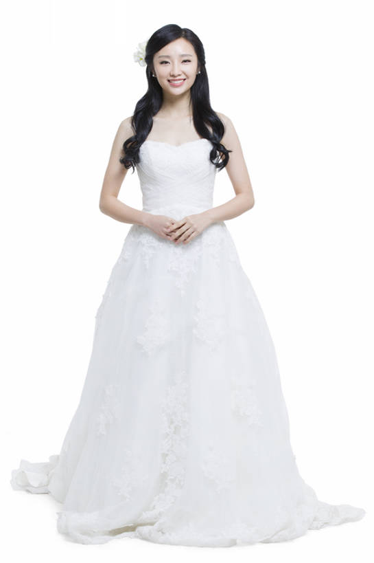 东方人,成年人,一个人,夫妻,新娘,笑,微笑,露齿笑,竖图,抠图,白色背景,正面,婚纱,爱情,婚礼,时尚,快乐,幸福,北京,中国,亚洲,仅一个年轻女性,仅一个女性,仅一个人,庆祝,浪漫,注视,现代,观察,看,站着,恩爱,恋人,摄影,生活方式,观看,察看,高雅,享乐,关注,肖像,东亚,新婚,开端,年轻女性,女人,女性,亚洲人,中国人,年轻人,夫妇,情侣,彩图,全身,影棚拍摄,欢乐,伴侣,订婚,bj175