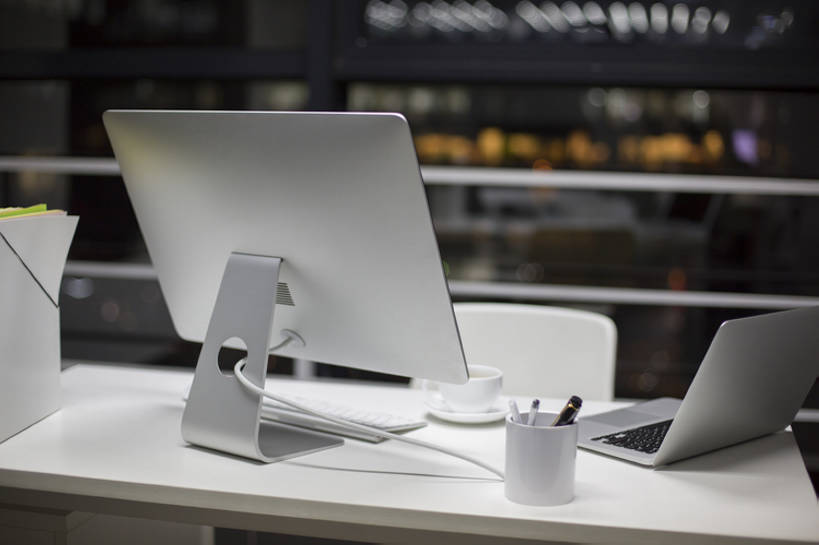 咖啡,无人,办公室,横图,室内,夜晚,商务,电脑,笔记本电脑,显示器,键盘,互联网,技术,窗户,桌子,城市,静物,杯子,椅子,笔筒,北京,中国,亚洲,网络,办公用品,咖啡杯,输入设备,通讯设备,现代,容器,器皿,台式电脑,办公大楼,摄影,储藏,照亮,企业,公司,储存,通信设备,输出设备,东亚,无线电技术,插笔器具,文房用具,电脑一体机,电脑键盘,计算机,玻璃杯,彩图,贮存,bj175